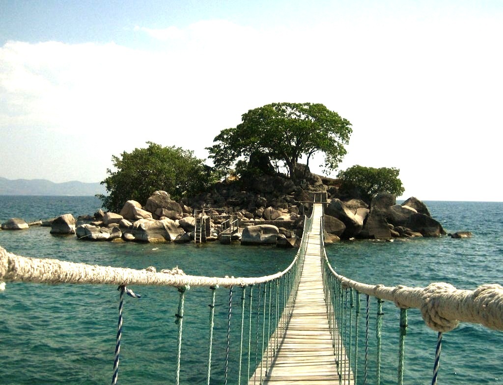 A rope bridge connecting Kaya Mawa Lodge to its Honeymoon Island, Malawi.]]>” id=”IMAGE-m7lz9c6liW1r6b8aao1_1280″ /></a></p>
<p>A rope bridge connecting Kaya Mawa Lodge to its Honeymoon Island, Malawi.]]><br />#holiday, #Summer, #travel, #Tourism, #Afrique</p>
			</div><!-- .entry-content -->
			

	<div class=